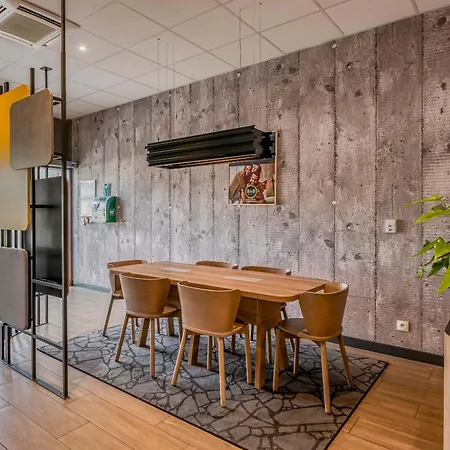 Centre Gare Saint-jean מלון 3*