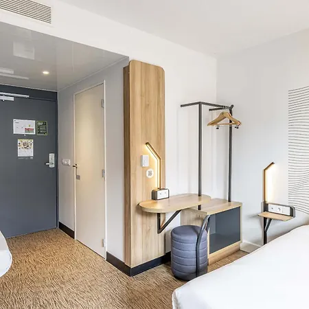 Centre Gare Saint-jean מלון 3*