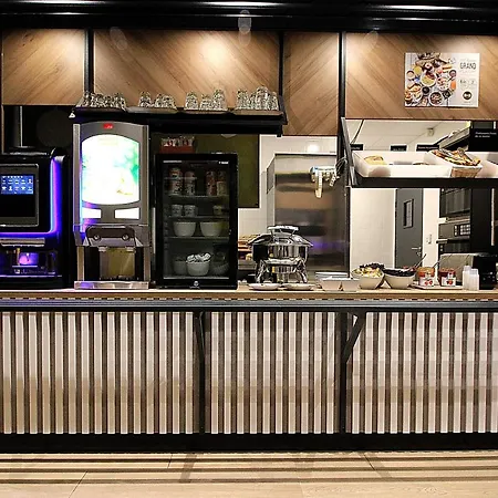 Centre Gare Saint-jean מלון 3*